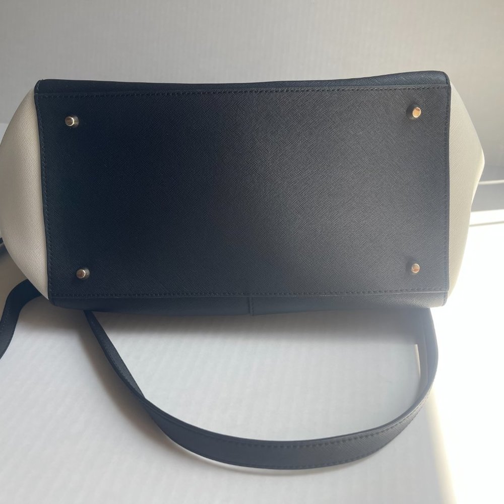 DKNY MEDIUM SIZE BLACK AND WHITE BAG - Picture 4 of 9